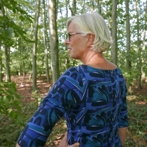 Jurk grafisch, met blauw, zeegroen en zwart - Image 6